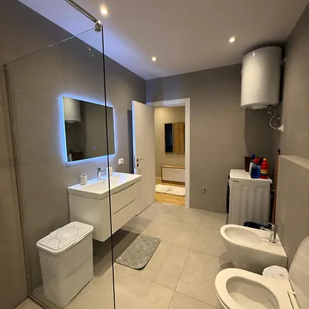 Loui Tirana Apartment *